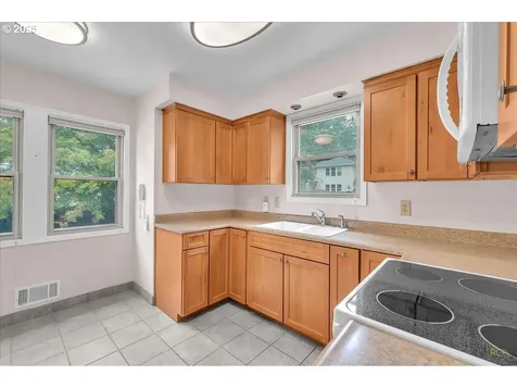 9907 SW 55th Avenue Portland OR 97219