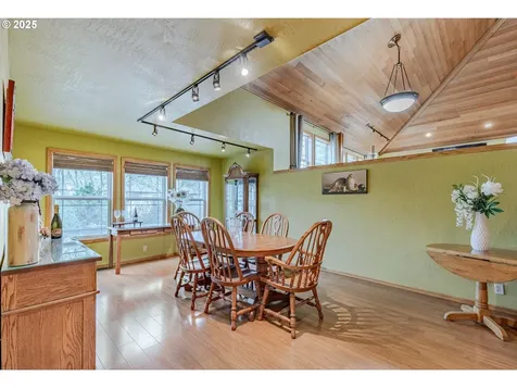 1710 White Oak Drive Eugene OR 97405