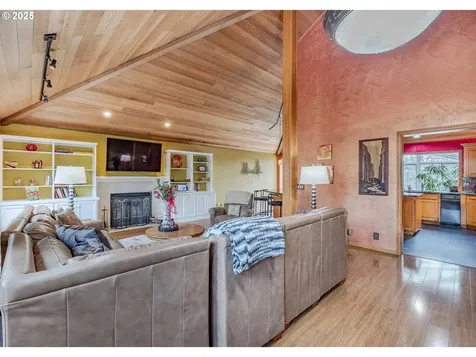 1710 White Oak Drive Eugene OR 97405