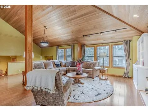 1710 White Oak Drive Eugene OR 97405