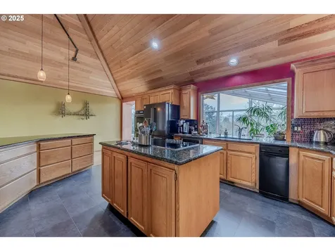 1710 White Oak Drive Eugene OR 97405