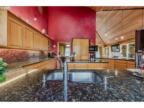 1710 White Oak Drive Eugene OR 97405