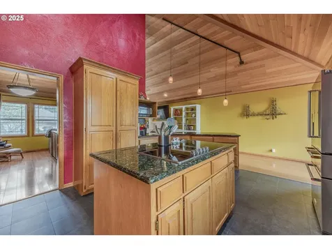 1710 White Oak Drive Eugene OR 97405