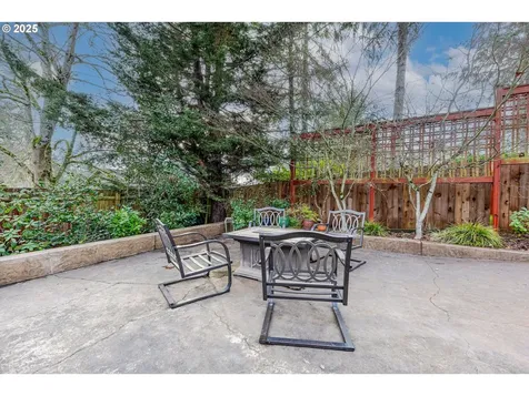 1710 White Oak Drive Eugene OR 97405