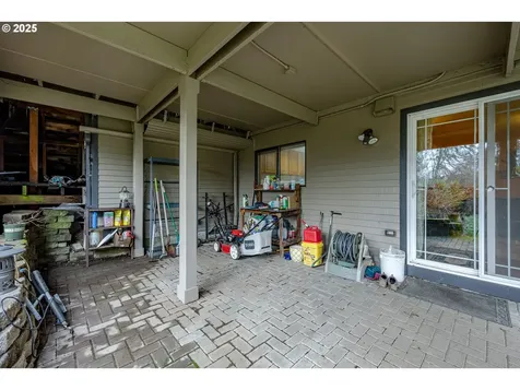 1710 White Oak Drive Eugene OR 97405