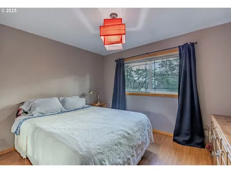 1710 White Oak Drive Eugene OR 97405