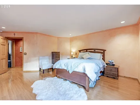 1710 White Oak Drive Eugene OR 97405