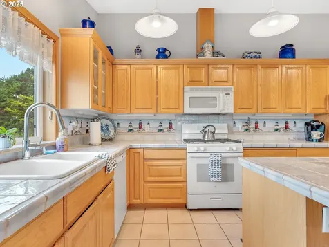 90114 Manion Drive Warrenton OR 97146