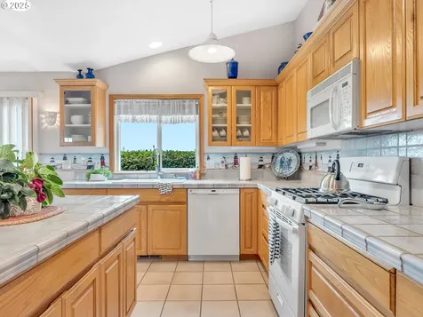 90114 Manion Drive Warrenton OR 97146