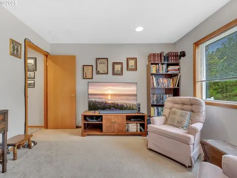 90114 Manion Drive Warrenton OR 97146
