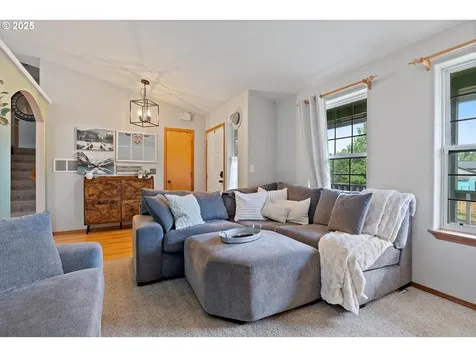 1054 SE Beaver Creek Lane Troutdale OR 97060