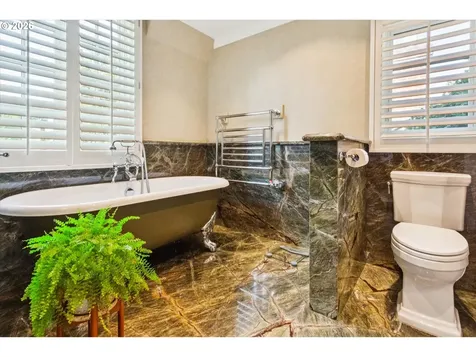 1111 NE 37th Avenue Portland OR 97232