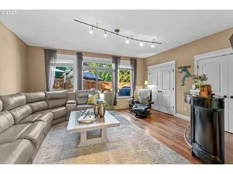 835 W U Street Washougal WA 98671