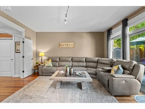 835 W U Street Washougal WA 98671