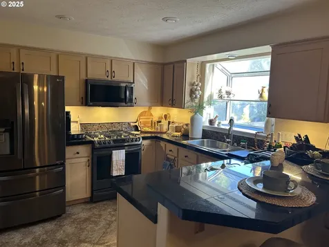 5992 SE Blossom Street Hillsboro OR 97123