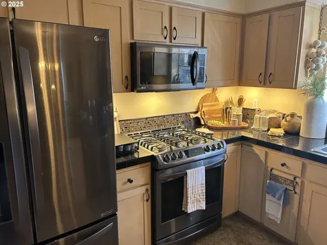 5992 SE Blossom Street Hillsboro OR 97123