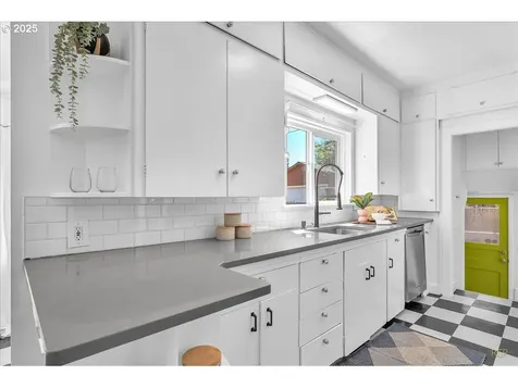 5264 N Amherst Street Portland OR 97203