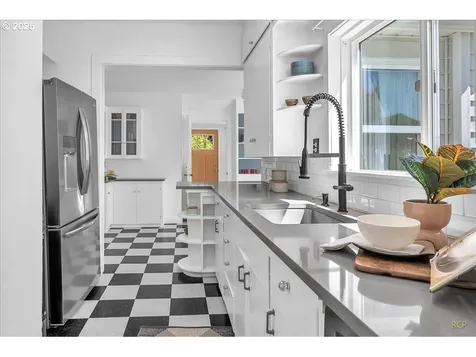 5264 N Amherst Street Portland OR 97203