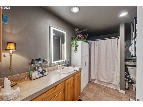 610 Shorepines Place Coos Bay OR 97420