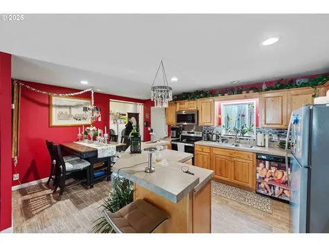 610 Shorepines Place Coos Bay OR 97420