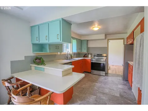 7077 Main Street Springfield OR 97478