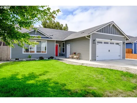 1879 Steelhead Street North Bend OR 97459