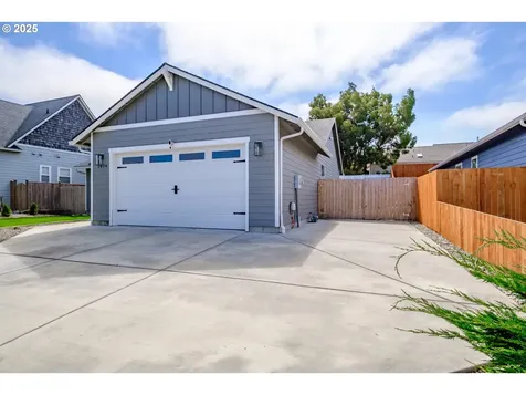 1879 Steelhead Street North Bend OR 97459