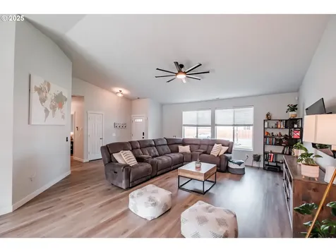 1879 Steelhead Street North Bend OR 97459