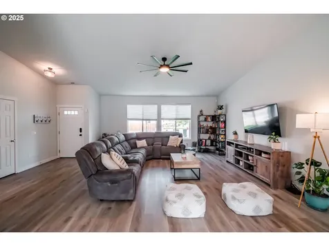 1879 Steelhead Street North Bend OR 97459