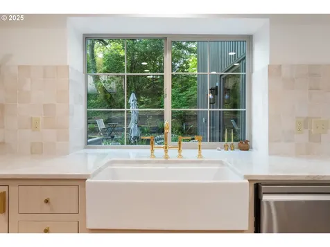 4305 SW 58th Avenue Portland OR 97221
