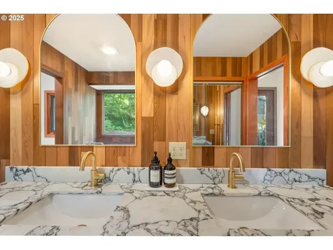 4305 SW 58th Avenue Portland OR 97221