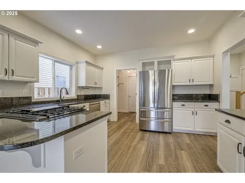 1728 NE Glen Ellen Drive Hillsboro OR 97124