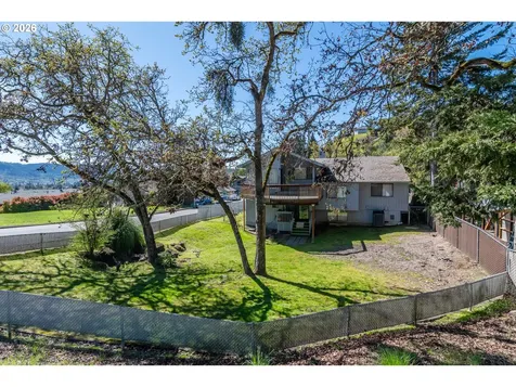 107 Woodoak Drive Roseburg OR 97471
