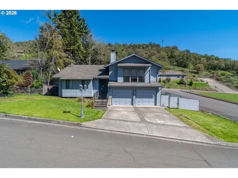 107 Woodoak Drive Roseburg OR 97471