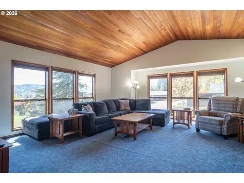 107 Woodoak Drive Roseburg OR 97471
