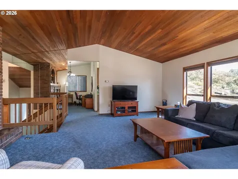 107 Woodoak Drive Roseburg OR 97471