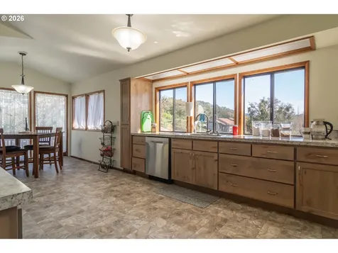 107 Woodoak Drive Roseburg OR 97471