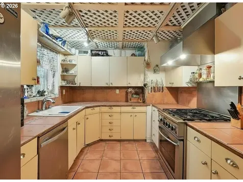501 SE 157th Avenue Portland OR 97233