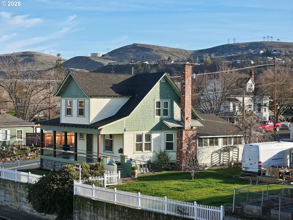 1022 E 10th Street The Dalles OR 97058