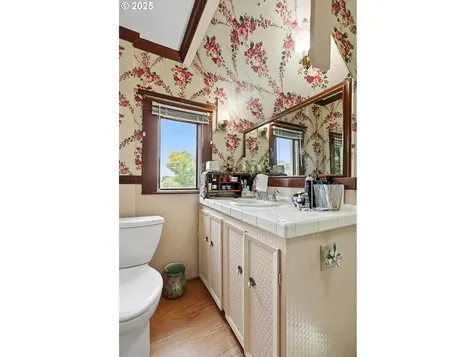 1022 E 10th Street The Dalles OR 97058