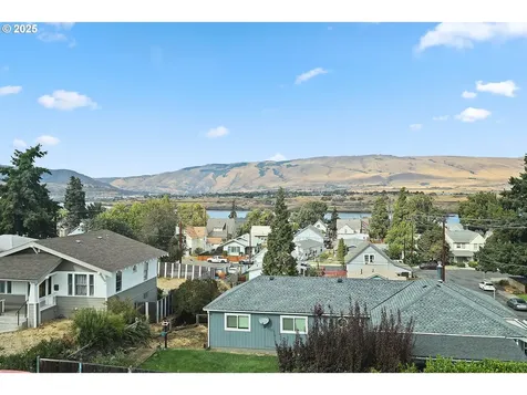 1022 E 10th Street The Dalles OR 97058