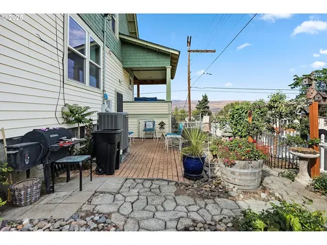 1022 E 10th Street The Dalles OR 97058