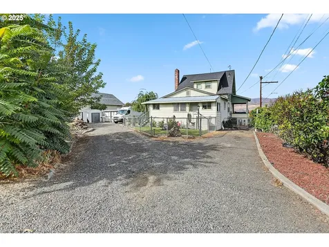 1022 E 10th Street The Dalles OR 97058