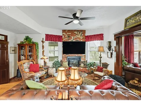 1022 E 10th Street The Dalles OR 97058