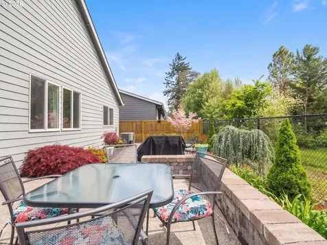 148 NW Liberty Lane Estacada OR 97023