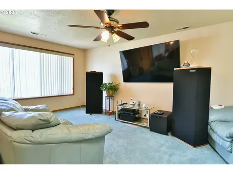 5902 NE 11th Avenue Portland OR 97211