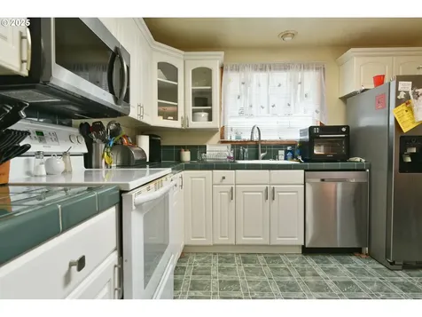 5902 NE 11th Avenue Portland OR 97211