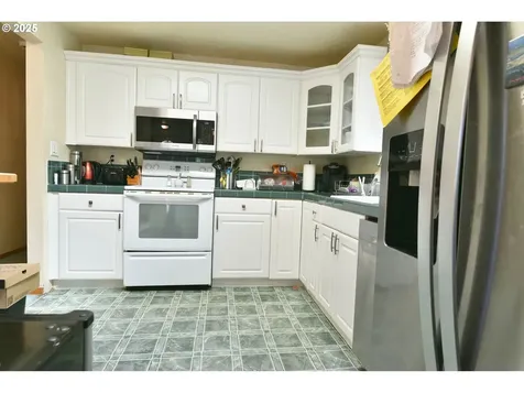5902 NE 11th Avenue Portland OR 97211