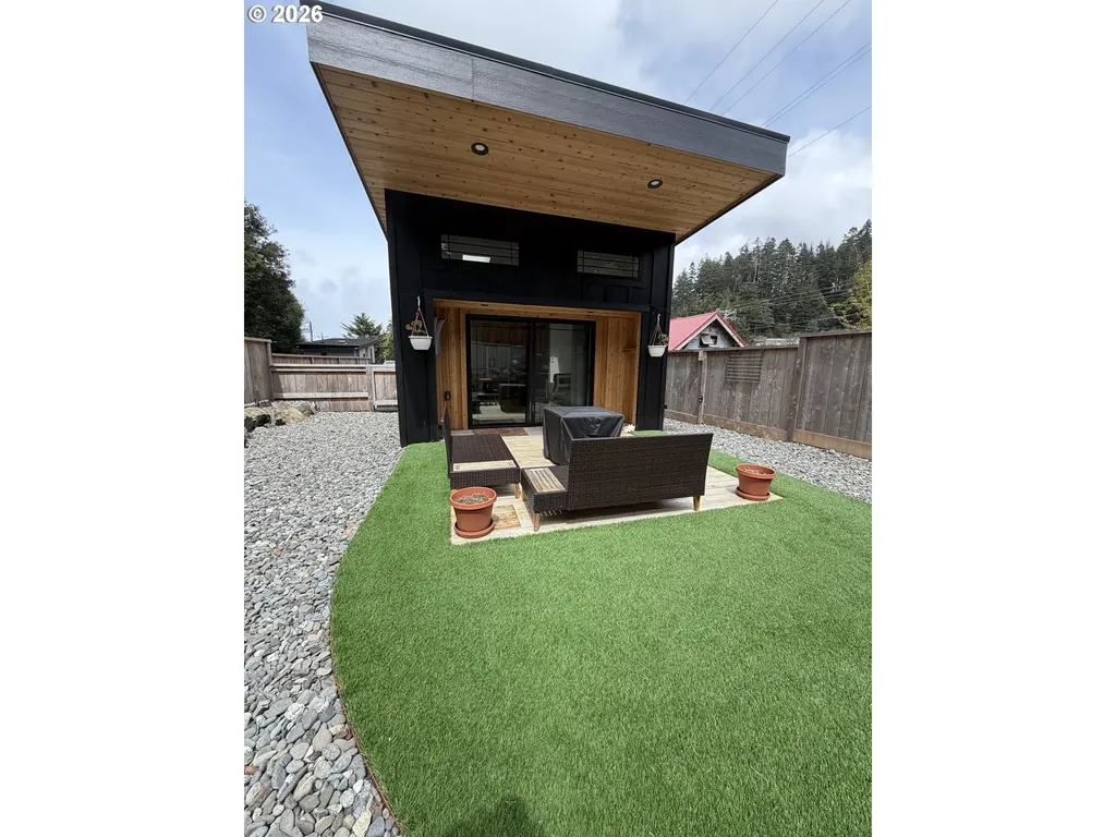 94254 11th Street Gold Beach OR 97444