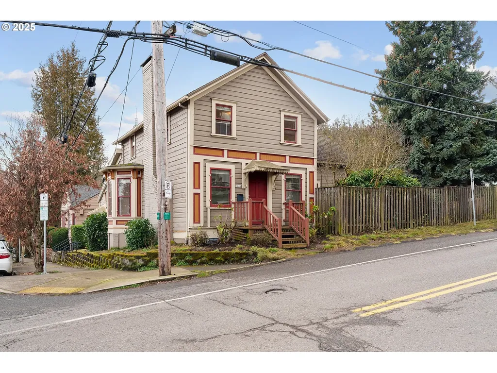 1106 SW Gibbs Street Portland OR 97239